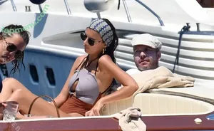 Emily Ratajkowski / Officialemilyratajkowski / emrata nude photo #9510