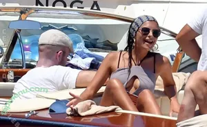 Emily Ratajkowski / Officialemilyratajkowski / emrata nude photo #9512