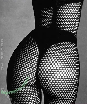 Emily Ratajkowski / Officialemilyratajkowski / emrata nude photo #9525