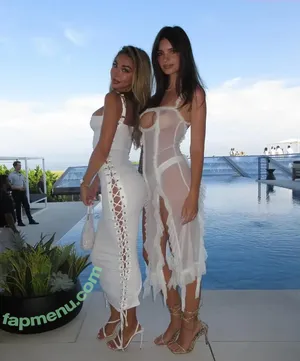 Emily Ratajkowski / Officialemilyratajkowski / emrata nude photo #9558