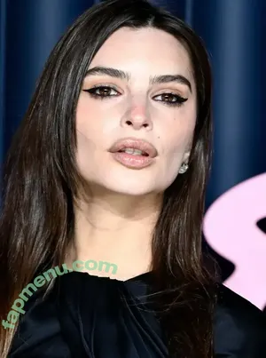 Emily Ratajkowski / Officialemilyratajkowski / emrata nude photo #9636