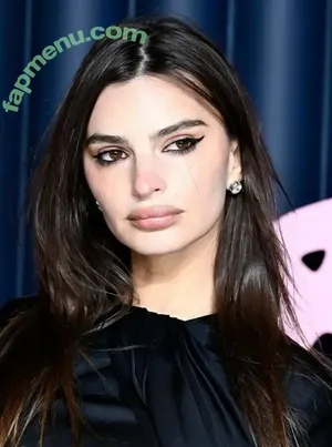 Emily Ratajkowski / Officialemilyratajkowski / emrata nude photo #9637