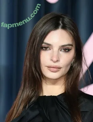 Emily Ratajkowski / Officialemilyratajkowski / emrata nude photo #9639