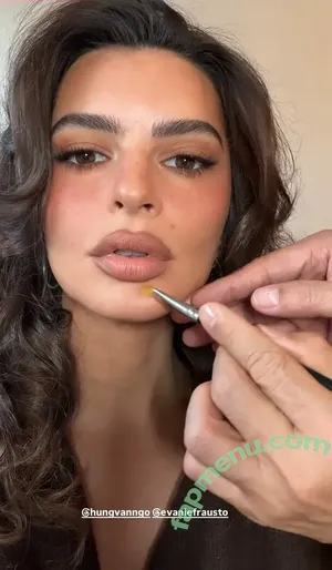 Emily Ratajkowski / Officialemilyratajkowski / emrata nude photo #9705