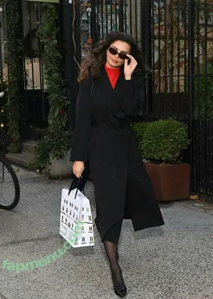 Emily Ratajkowski / Officialemilyratajkowski / emrata nude photo #9741