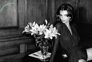 Emily Ratajkowski / Officialemilyratajkowski / emrata nude photo #9762