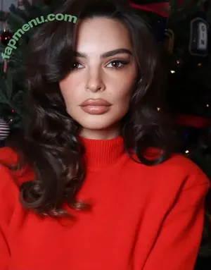 Emily Ratajkowski / Officialemilyratajkowski / emrata nude photo #9770