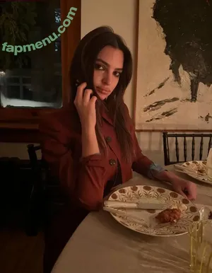 Emily Ratajkowski / Officialemilyratajkowski / emrata nude photo #9789