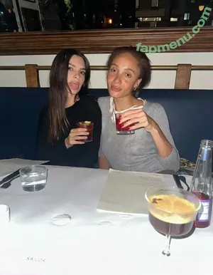 Emily Ratajkowski / Officialemilyratajkowski / emrata nude photo #9793