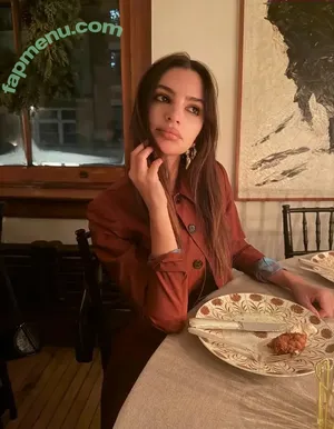 Emily Ratajkowski / Officialemilyratajkowski / emrata nude photo #9795