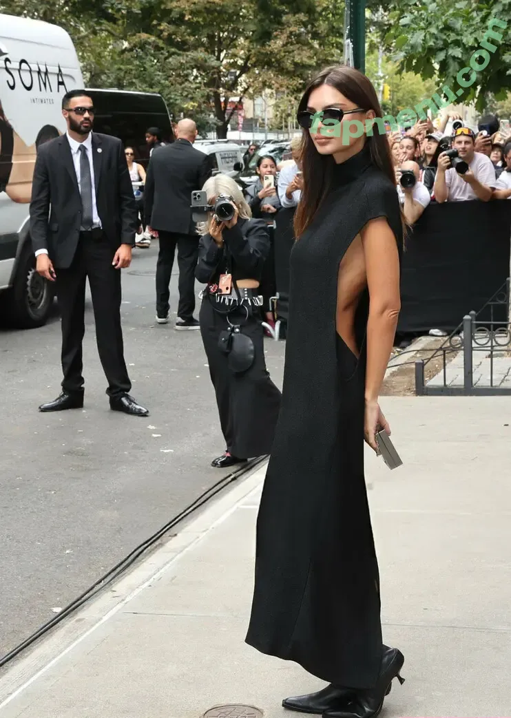 Emily Ratajkowski nude photo #9043 (emrata)