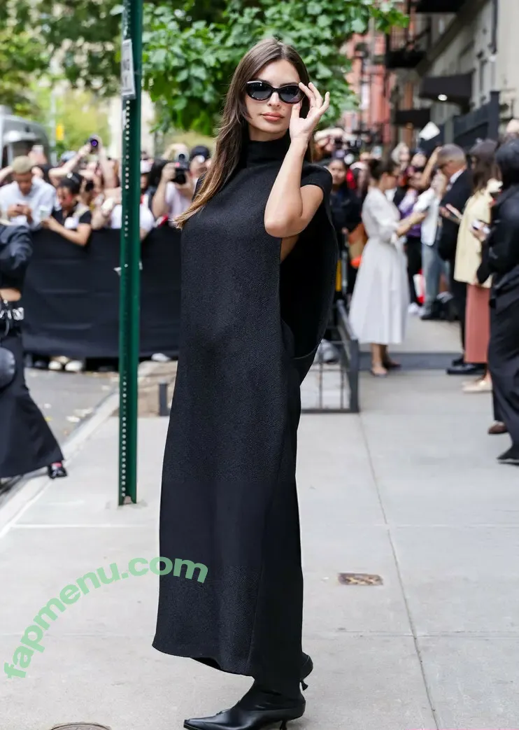 Emily Ratajkowski nude photo #9045 (emrata)