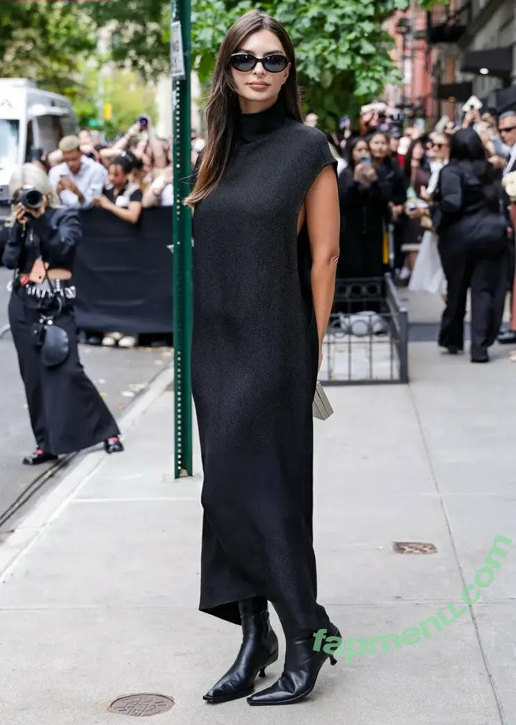 Emily Ratajkowski nude photo #9047 (emrata)