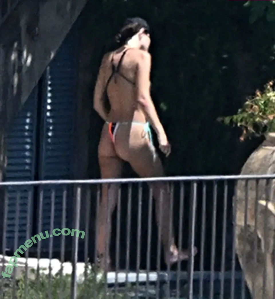 Emily Ratajkowski nude photo #9097 (emrata)