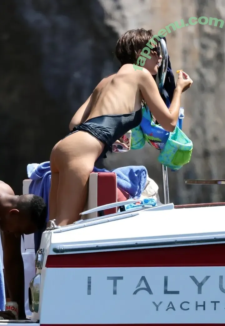 Emily Ratajkowski nude photo #9104 (emrata)