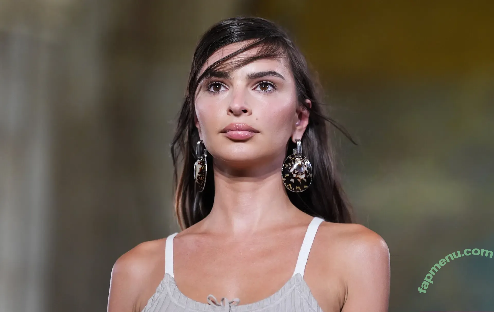 Emily Ratajkowski nude photo #9118 (emrata)