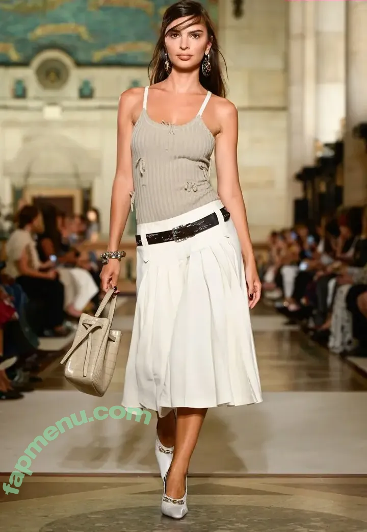 Emily Ratajkowski nude photo #9120 (emrata)