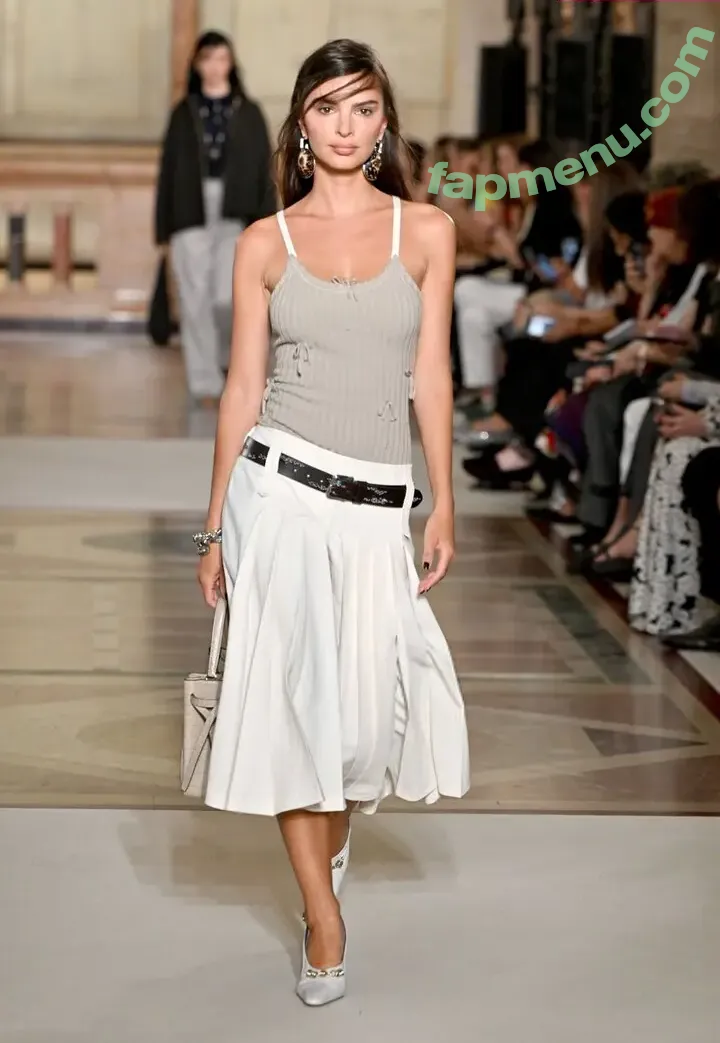 Emily Ratajkowski nude photo #9121 (emrata)