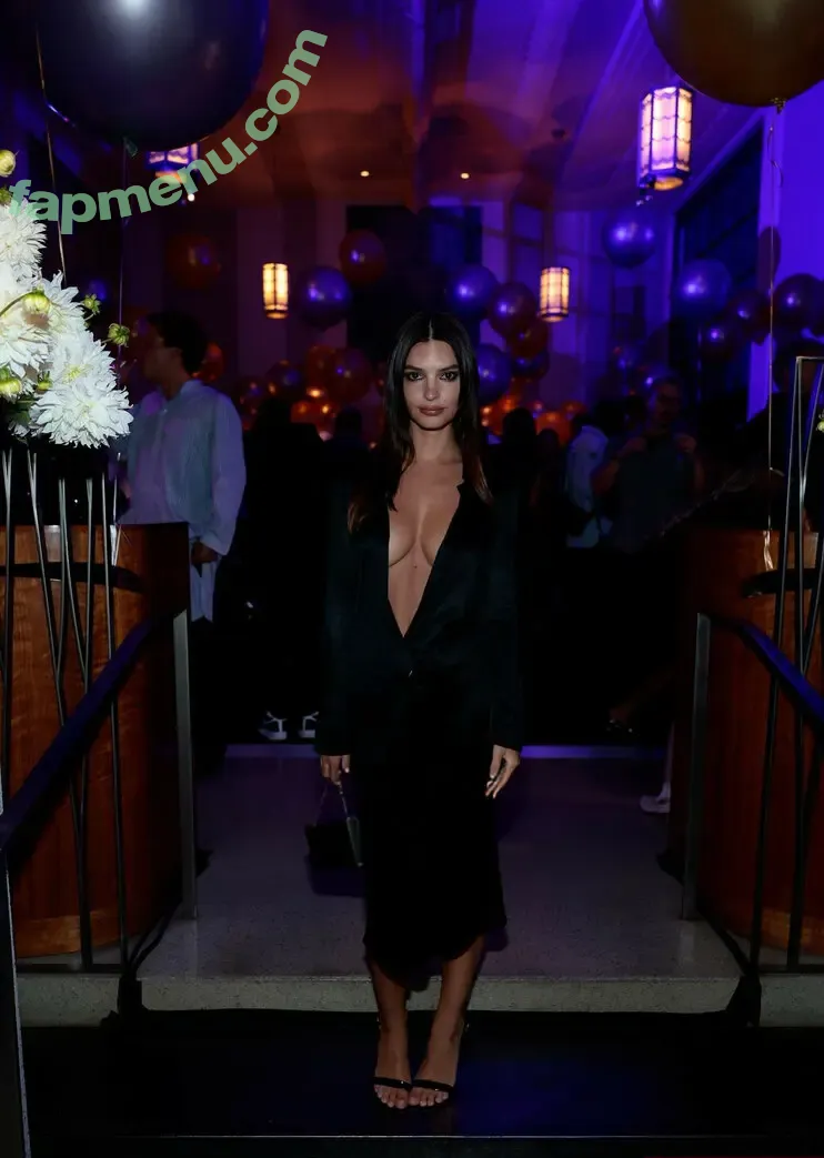 Emily Ratajkowski nude photo #9135 (emrata)