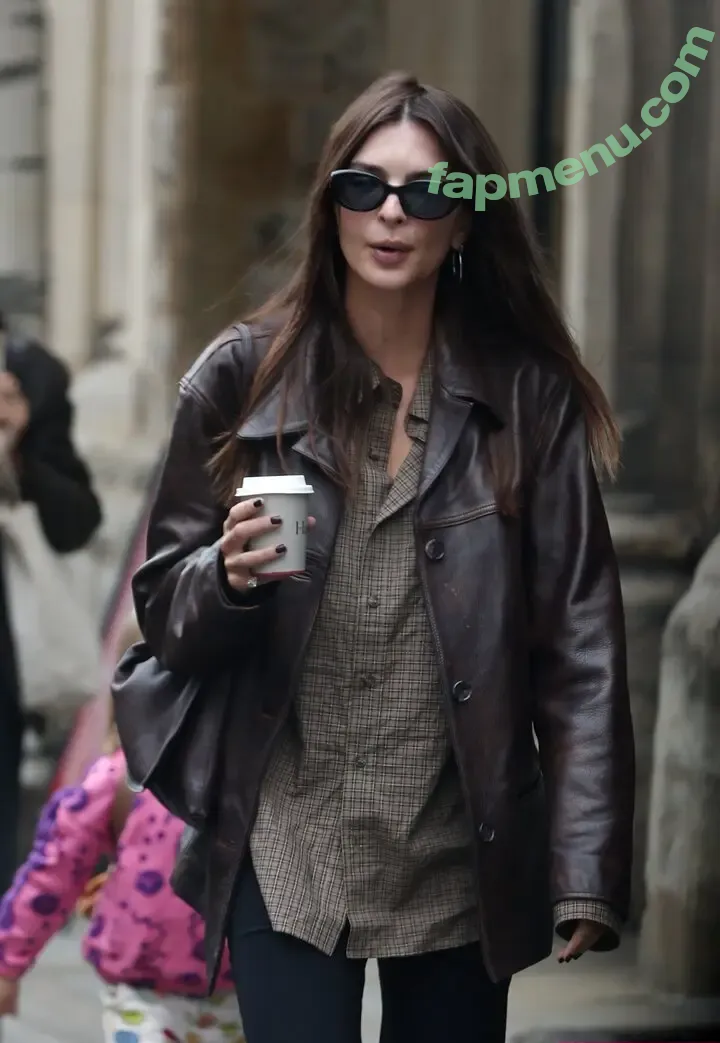 Emily Ratajkowski nude photo #9147 (emrata)