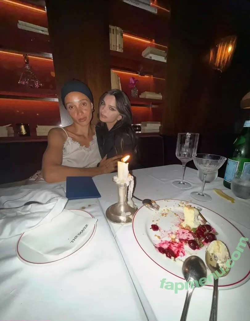 Emily Ratajkowski nude photo #9155 (emrata)