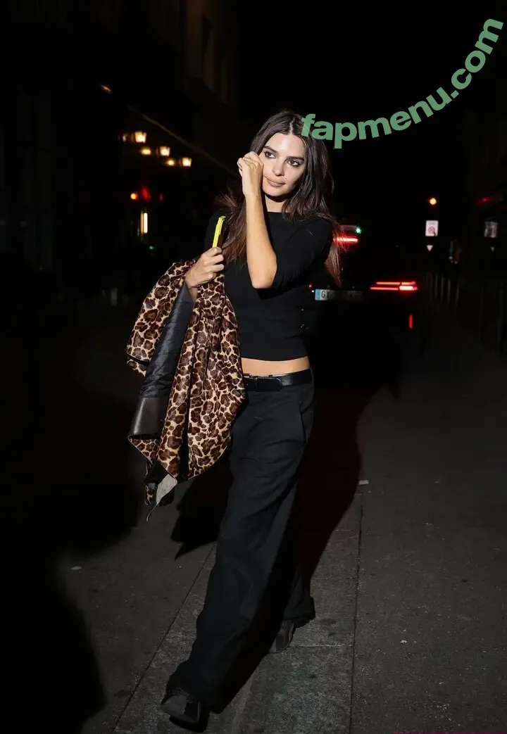 Emily Ratajkowski nude photo #9216 (emrata)