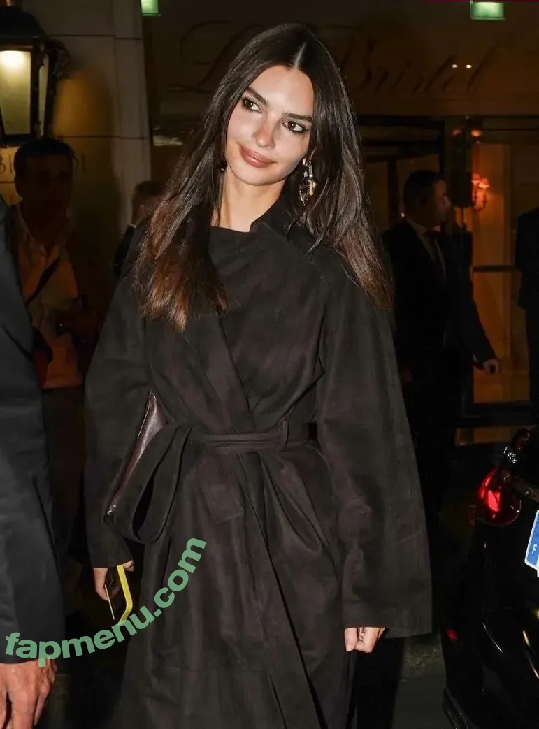 Emily Ratajkowski nude photo #9232 (emrata)