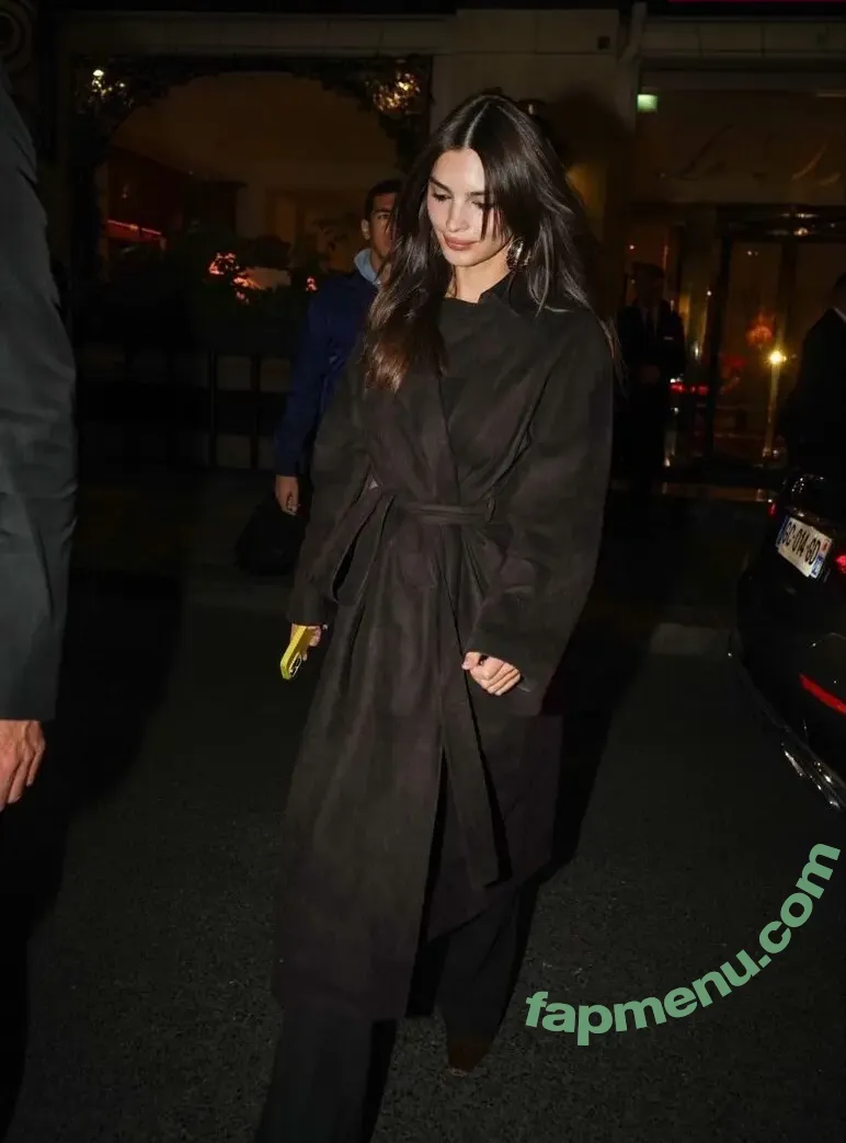 Emily Ratajkowski nude photo #9233 (emrata)