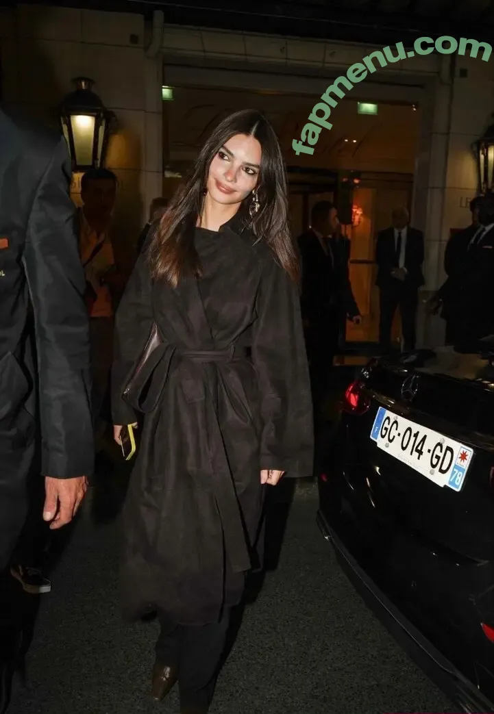 Emily Ratajkowski nude photo #9234 (emrata)