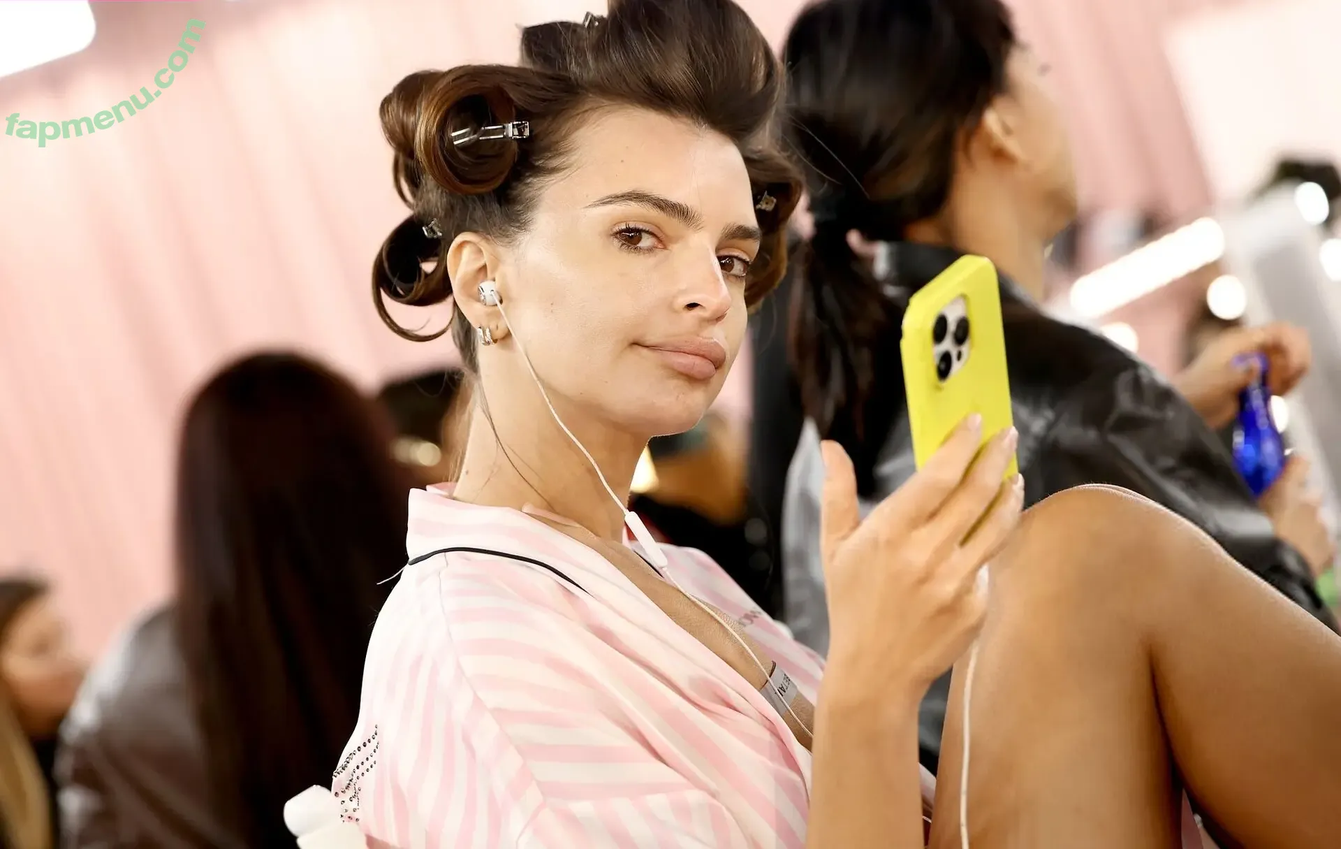 Emily Ratajkowski nude photo #9244 (emrata)