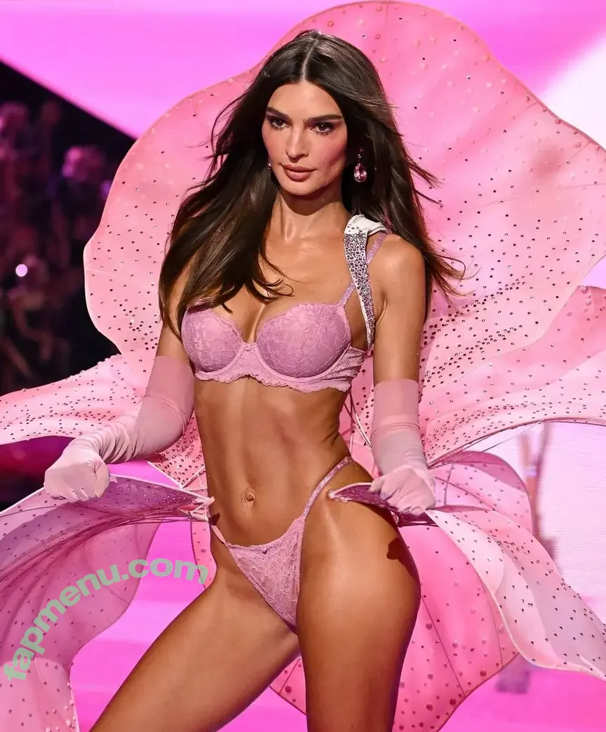 Emily Ratajkowski nude photo #9257 (emrata)