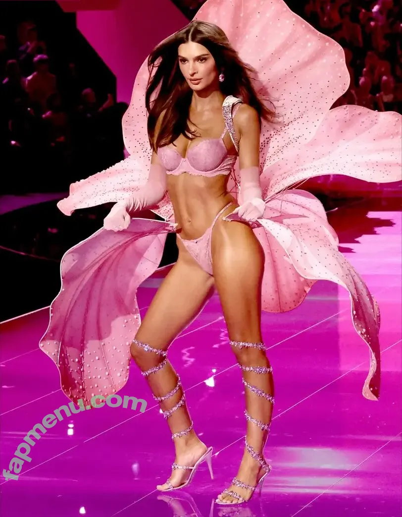 Emily Ratajkowski nude photo #9263 (emrata)