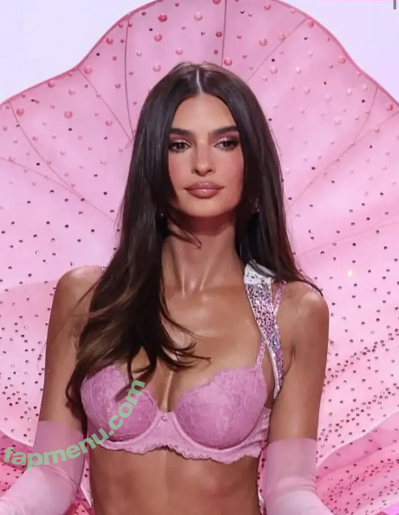 Emily Ratajkowski nude photo #9330 (emrata)