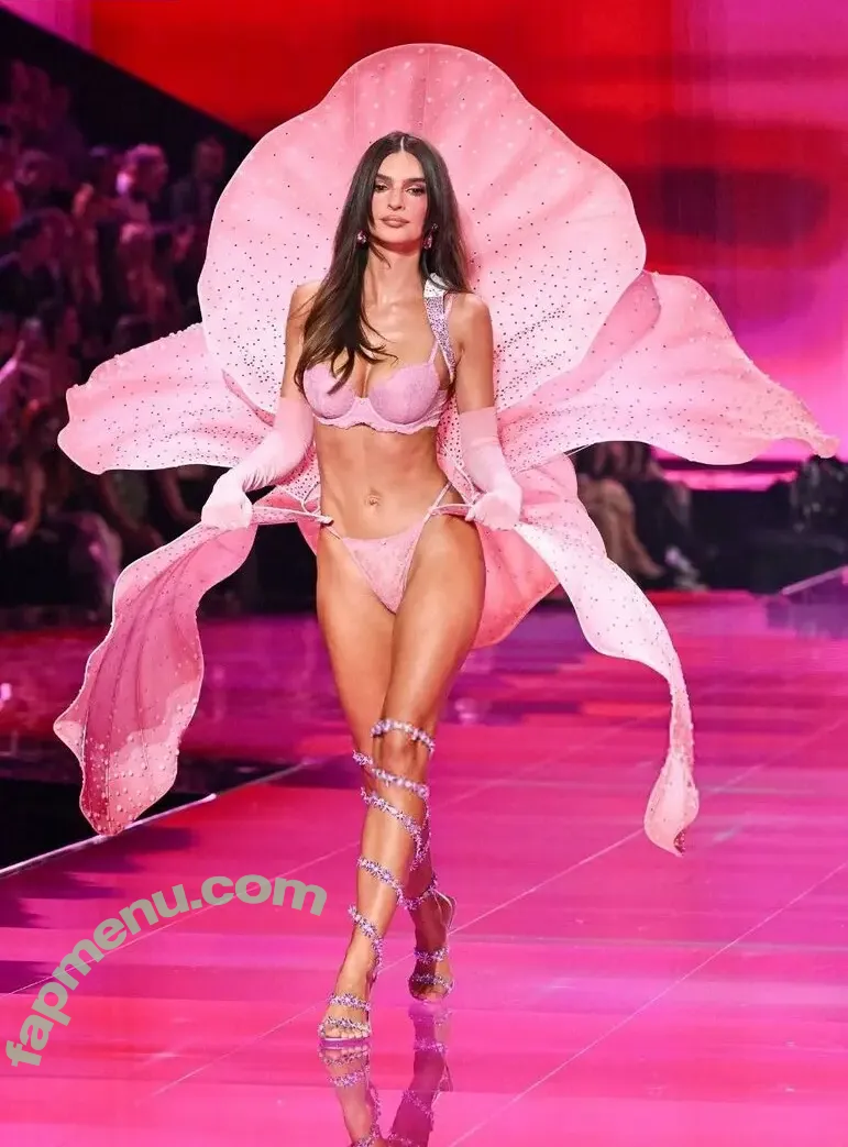 Emily Ratajkowski nude photo #9332 (emrata)