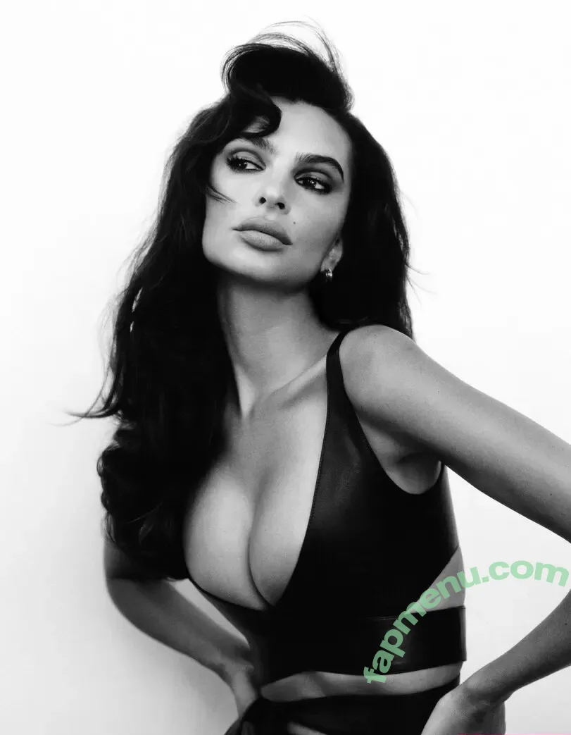 Emily Ratajkowski nude photo #9339 (emrata)