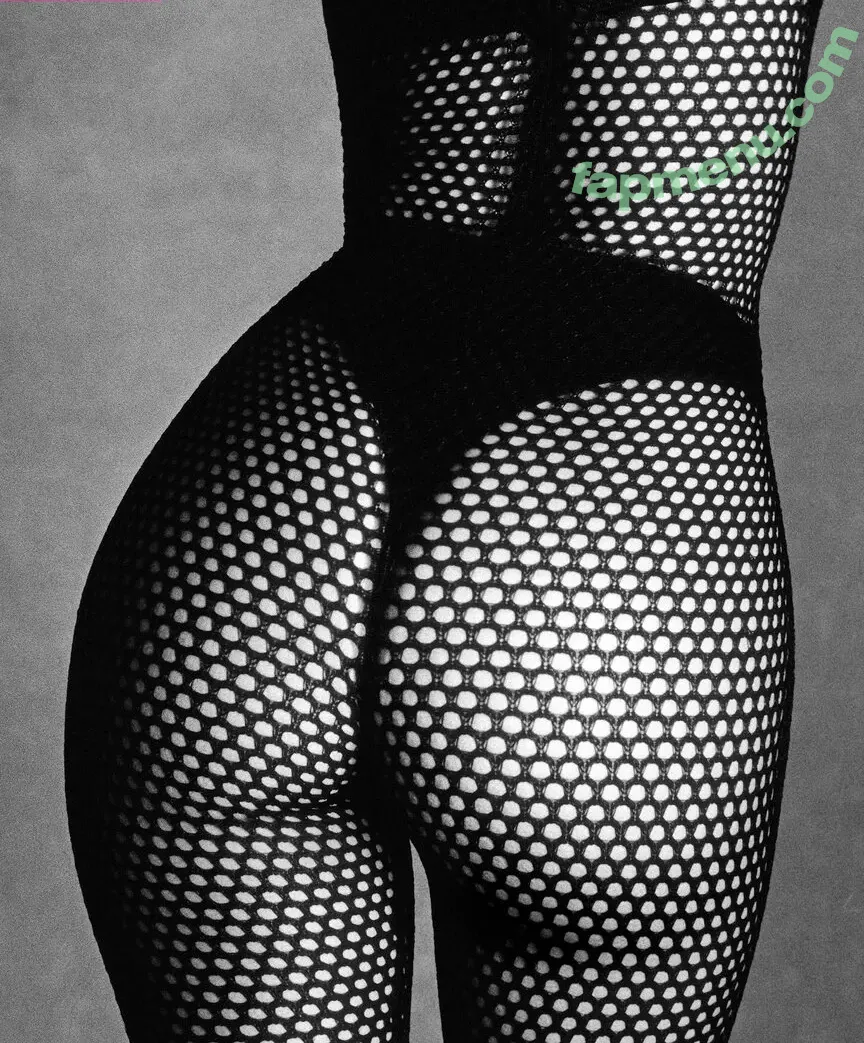 Emily Ratajkowski nude photo #9342 (emrata)