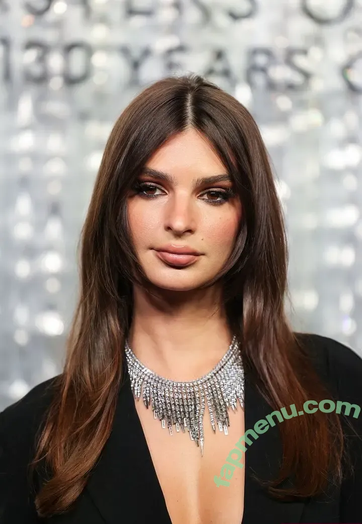 Emily Ratajkowski nude photo #9384 (emrata)