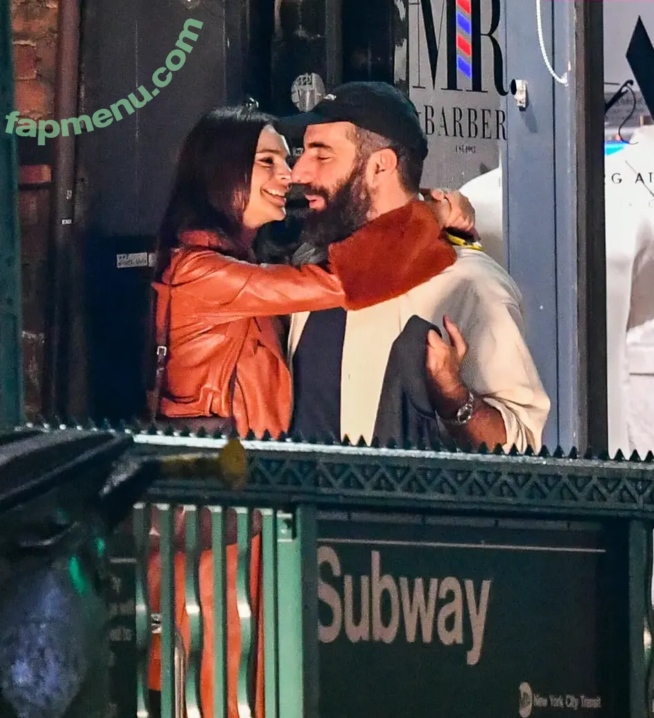 Emily Ratajkowski nude photo #9425 (emrata)