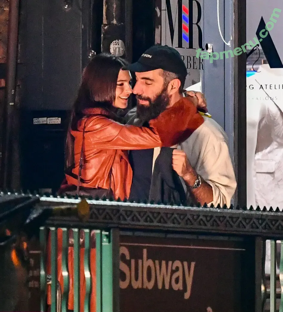 Emily Ratajkowski nude photo #9427 (emrata)