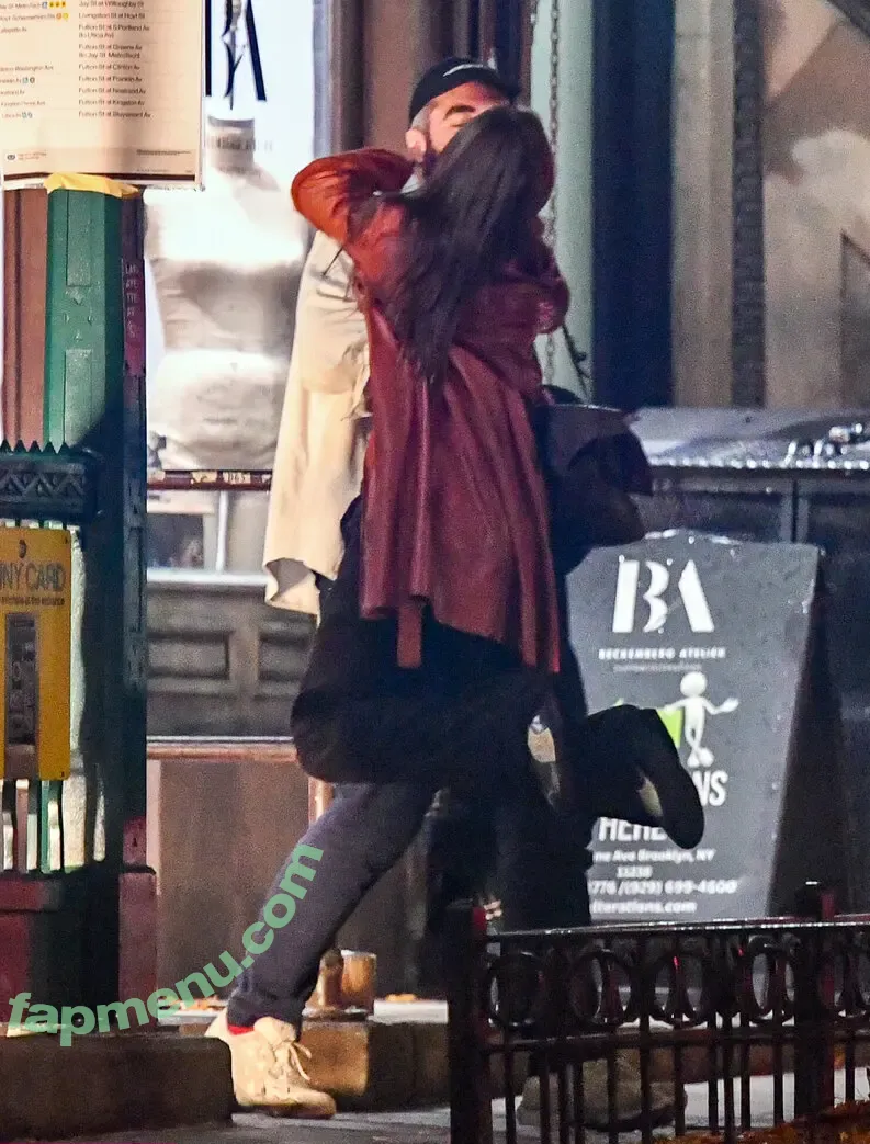 Emily Ratajkowski nude photo #9432 (emrata)