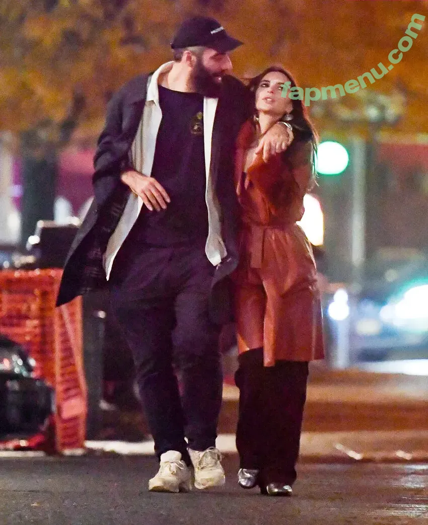 Emily Ratajkowski nude photo #9441 (emrata)