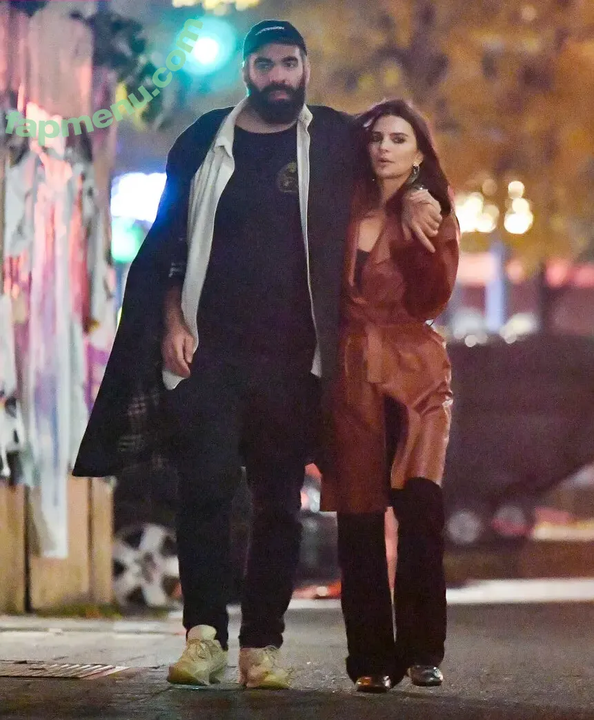 Emily Ratajkowski nude photo #9444 (emrata)