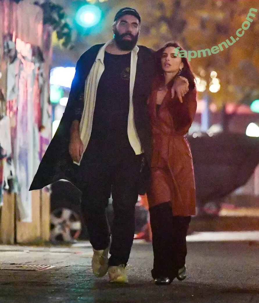 Emily Ratajkowski nude photo #9445 (emrata)