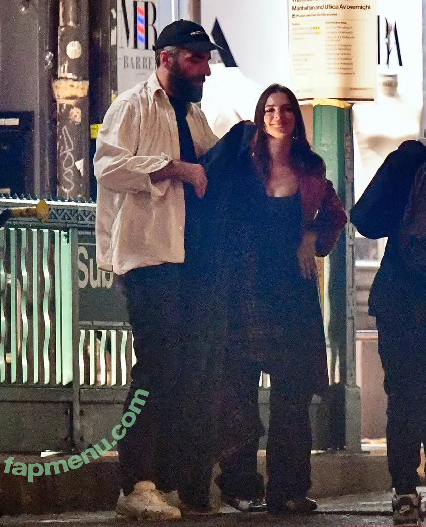 Emily Ratajkowski nude photo #9446 (emrata)