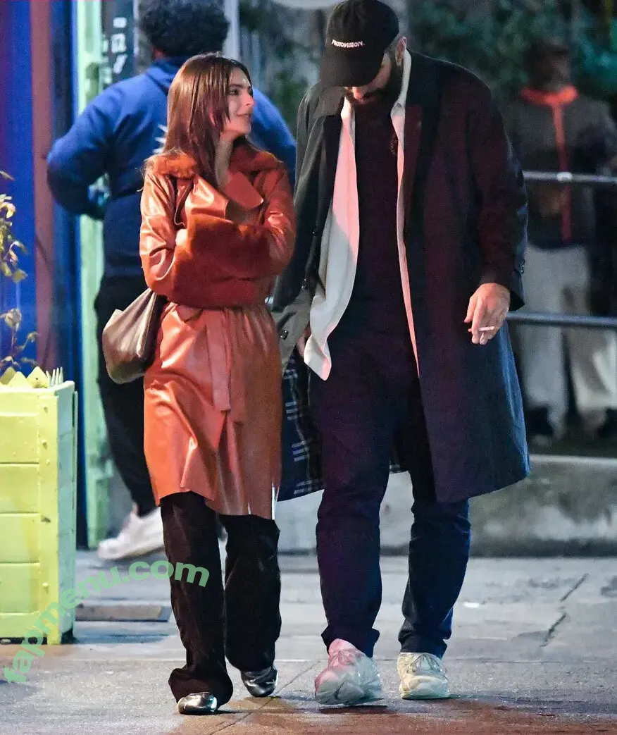 Emily Ratajkowski nude photo #9449 (emrata)