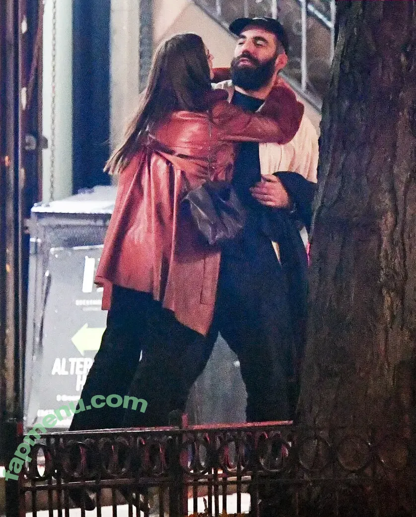 Emily Ratajkowski nude photo #9452 (emrata)