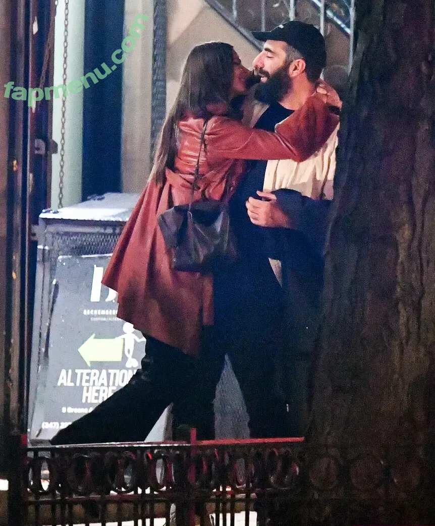 Emily Ratajkowski nude photo #9454 (emrata)