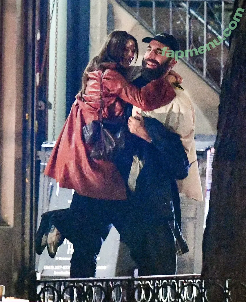 Emily Ratajkowski nude photo #9456 (emrata)