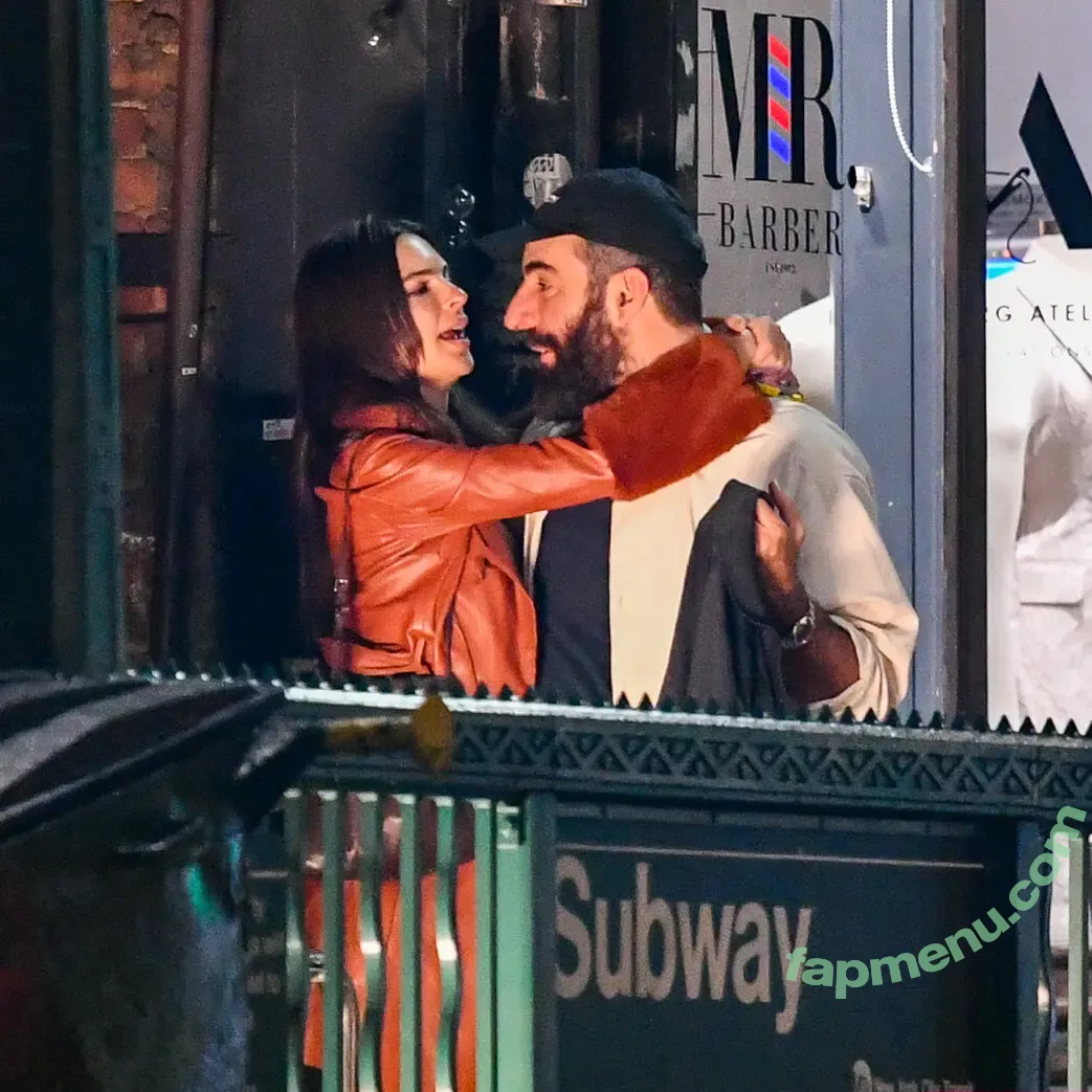 Emily Ratajkowski nude photo #9458 (emrata)