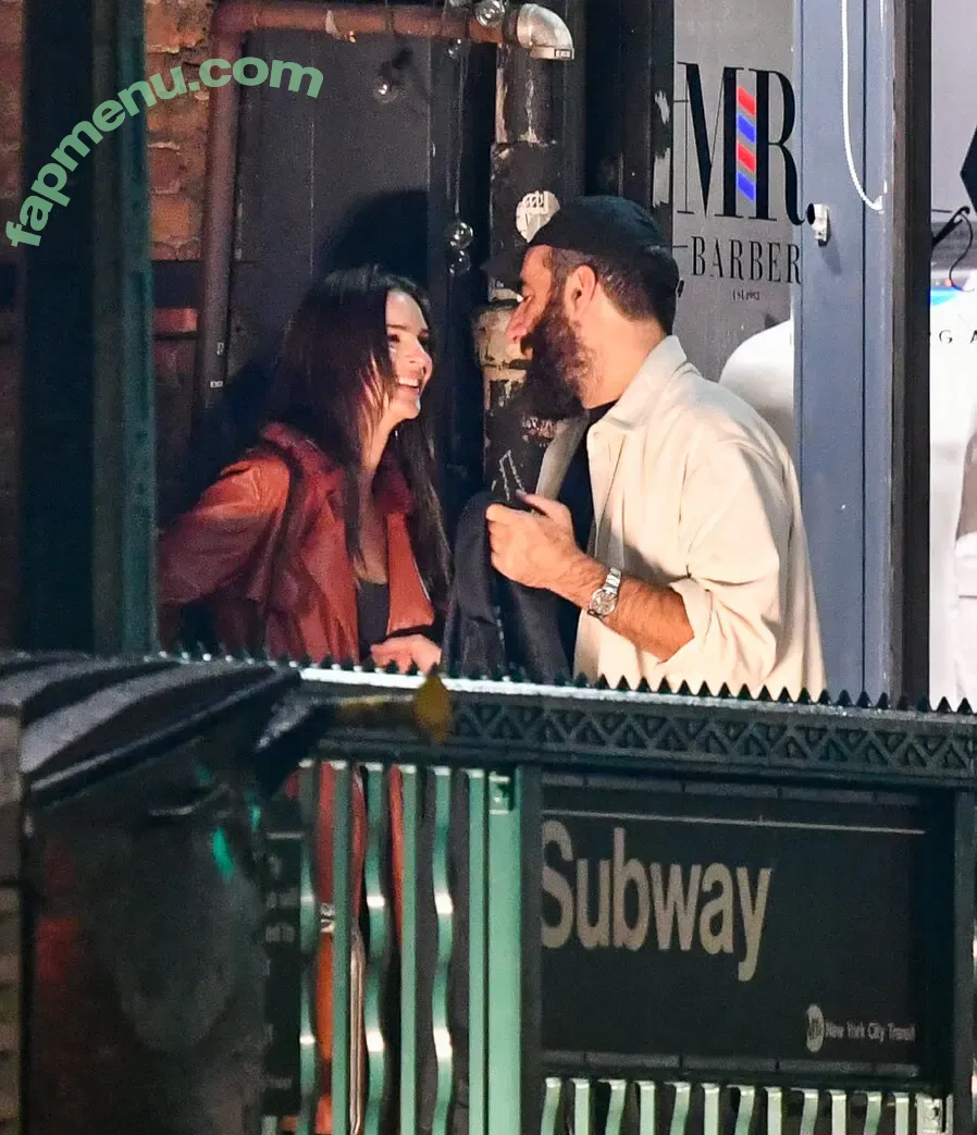 Emily Ratajkowski nude photo #9459 (emrata)